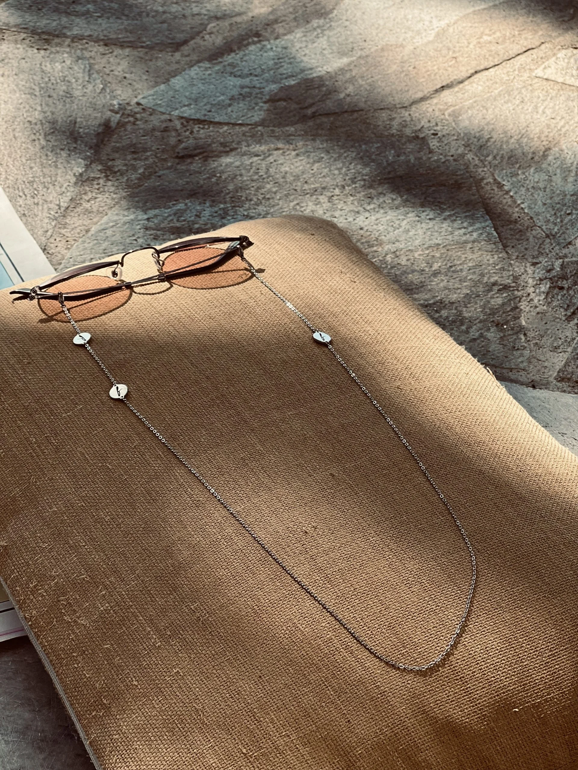 Бижу за очила F Signature